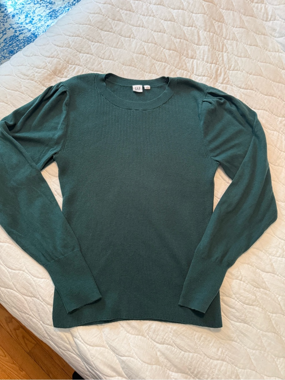 GAP Ribbed Puff Sleeve Crewneck Sweater in "June Bug" (Dark Green) - Size Large